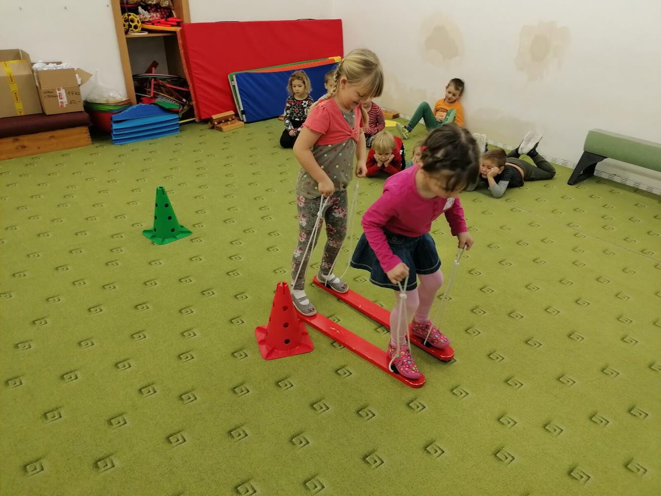 ZIMNÍ OLYMPIJSKÉ HRY V MŠ VI. (slalom na lyžích a "padák") - 10