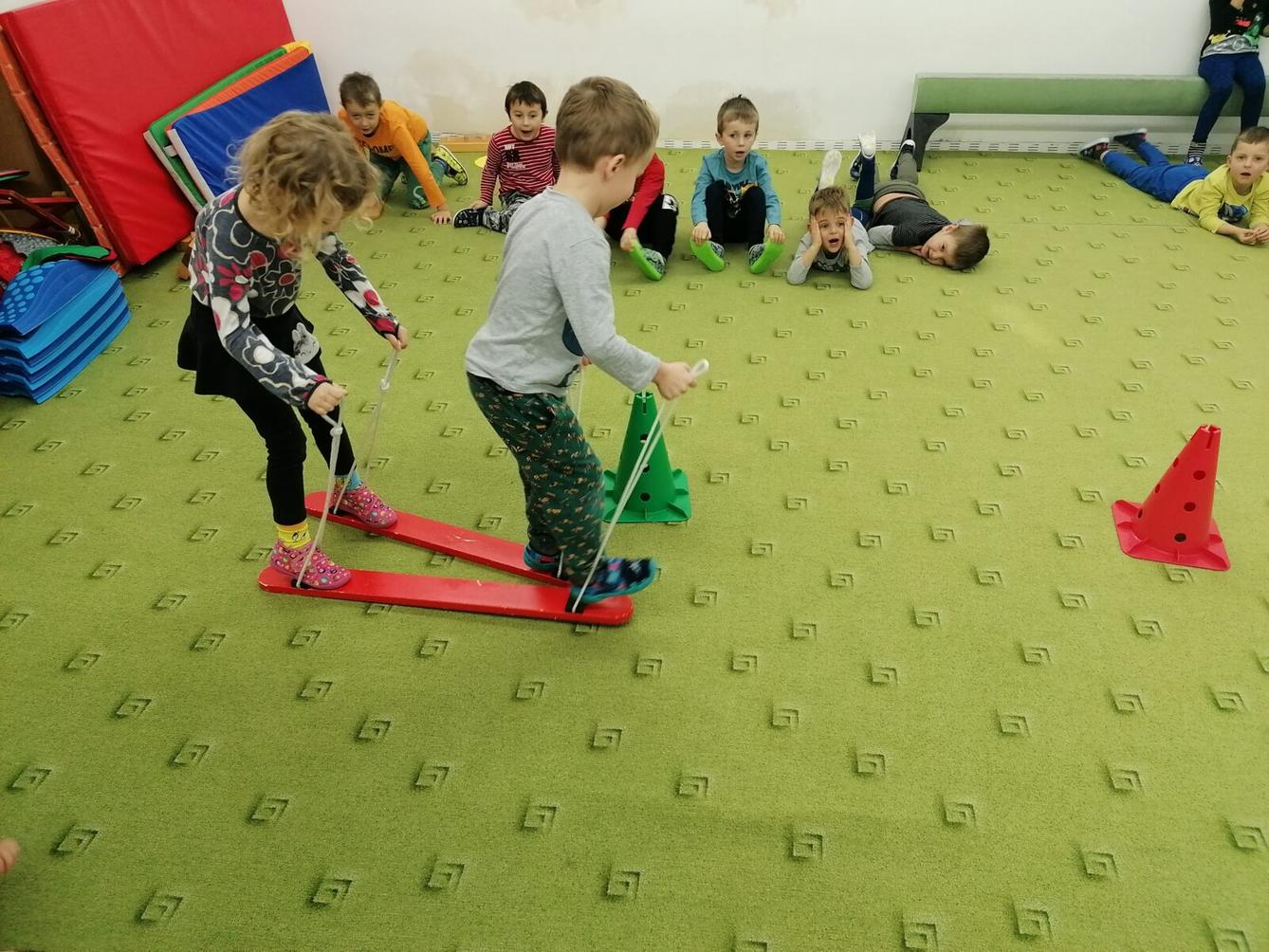 ZIMNÍ OLYMPIJSKÉ HRY V MŠ VI. (slalom na lyžích a "padák") - 15