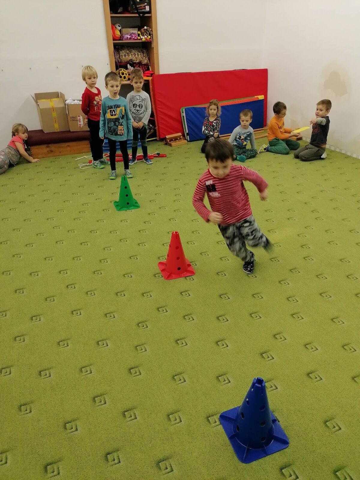 ZIMNÍ OLYMPIJSKÉ HRY V MŠ VI. (slalom na lyžích a "padák") - 20