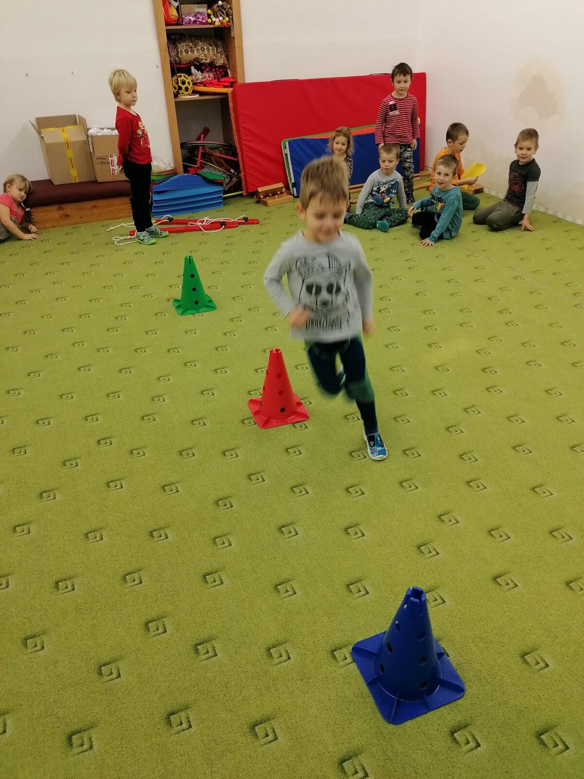 ZIMNÍ OLYMPIJSKÉ HRY V MŠ VI. (slalom na lyžích a "padák") - 22