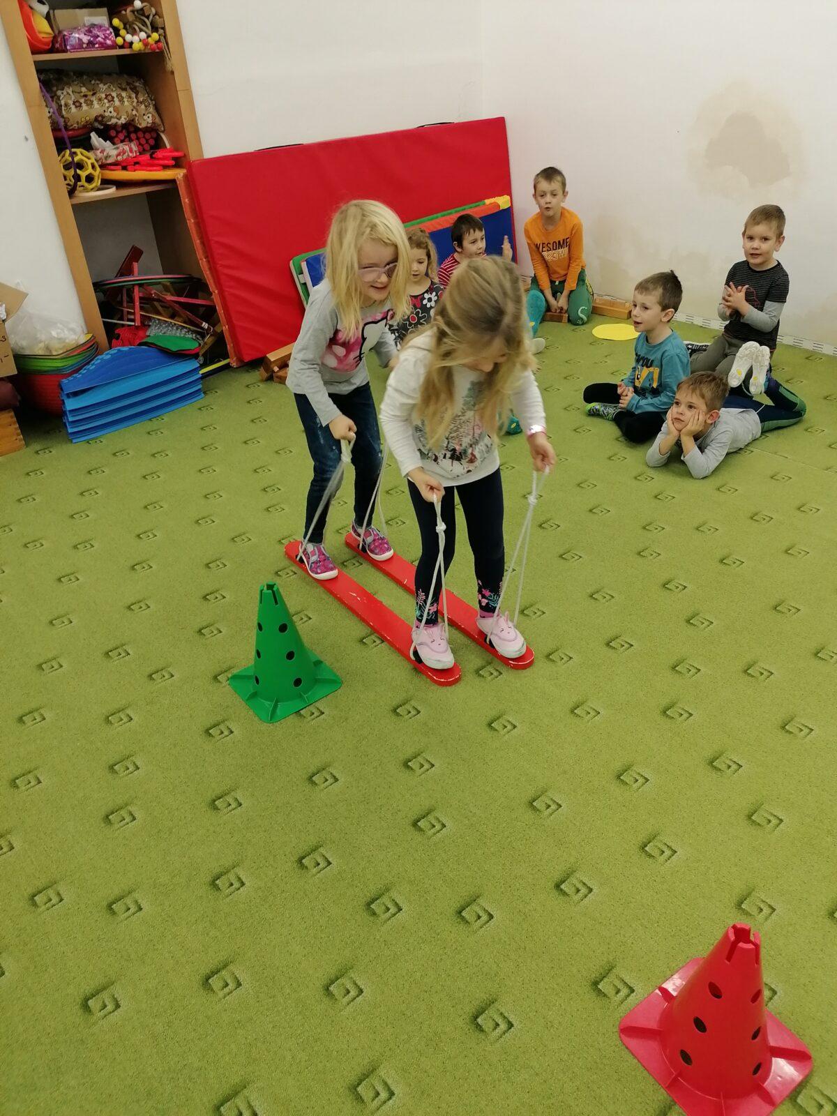 ZIMNÍ OLYMPIJSKÉ HRY V MŠ VI. (slalom na lyžích a "padák") - 24