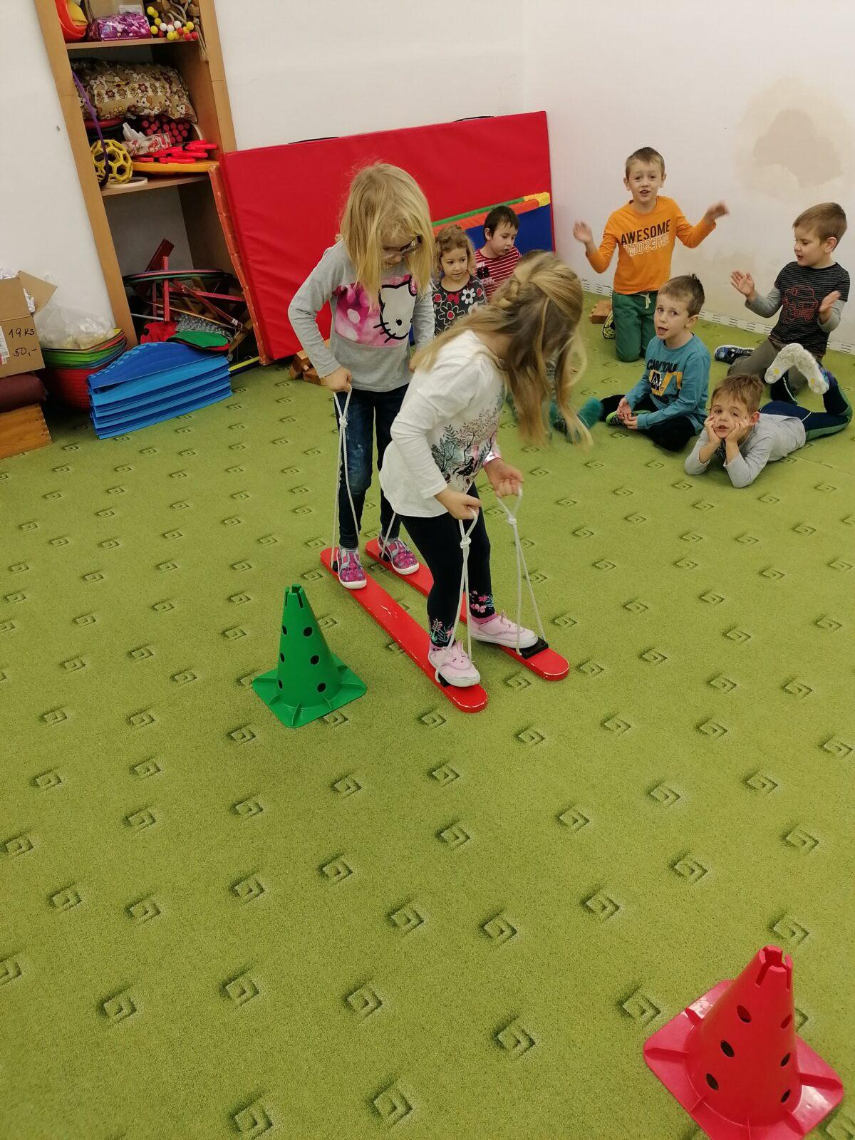 ZIMNÍ OLYMPIJSKÉ HRY V MŠ VI. (slalom na lyžích a "padák") - 25