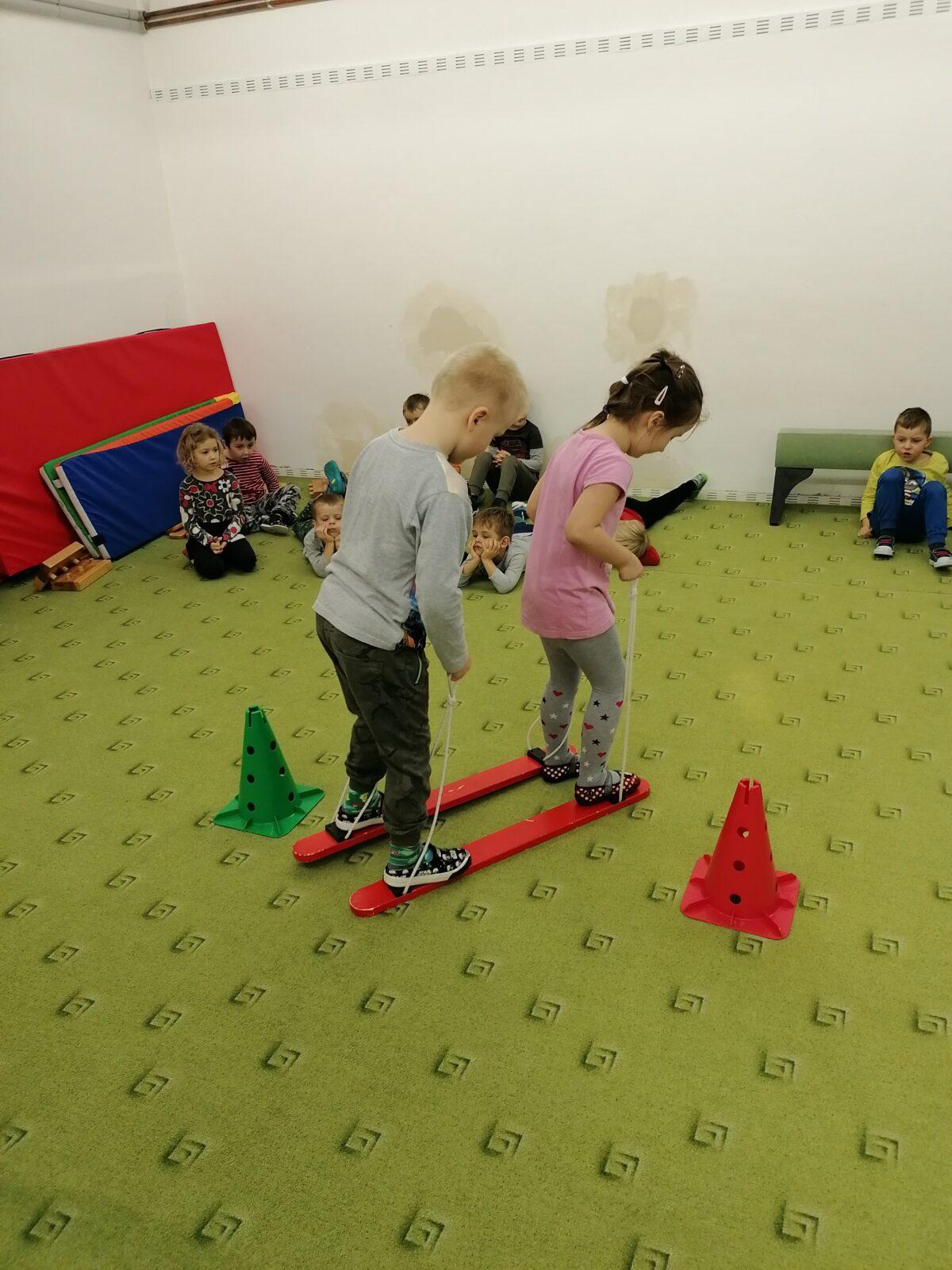 ZIMNÍ OLYMPIJSKÉ HRY V MŠ VI. (slalom na lyžích a "padák") - 27