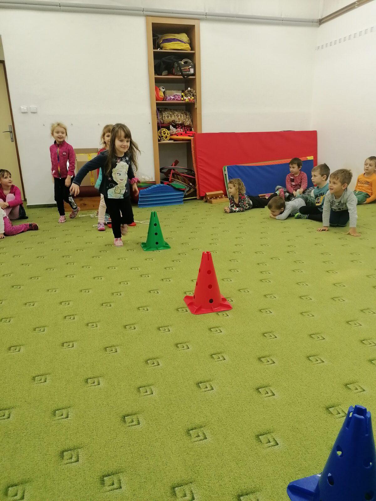 ZIMNÍ OLYMPIJSKÉ HRY V MŠ VI. (slalom na lyžích a "padák") - 29