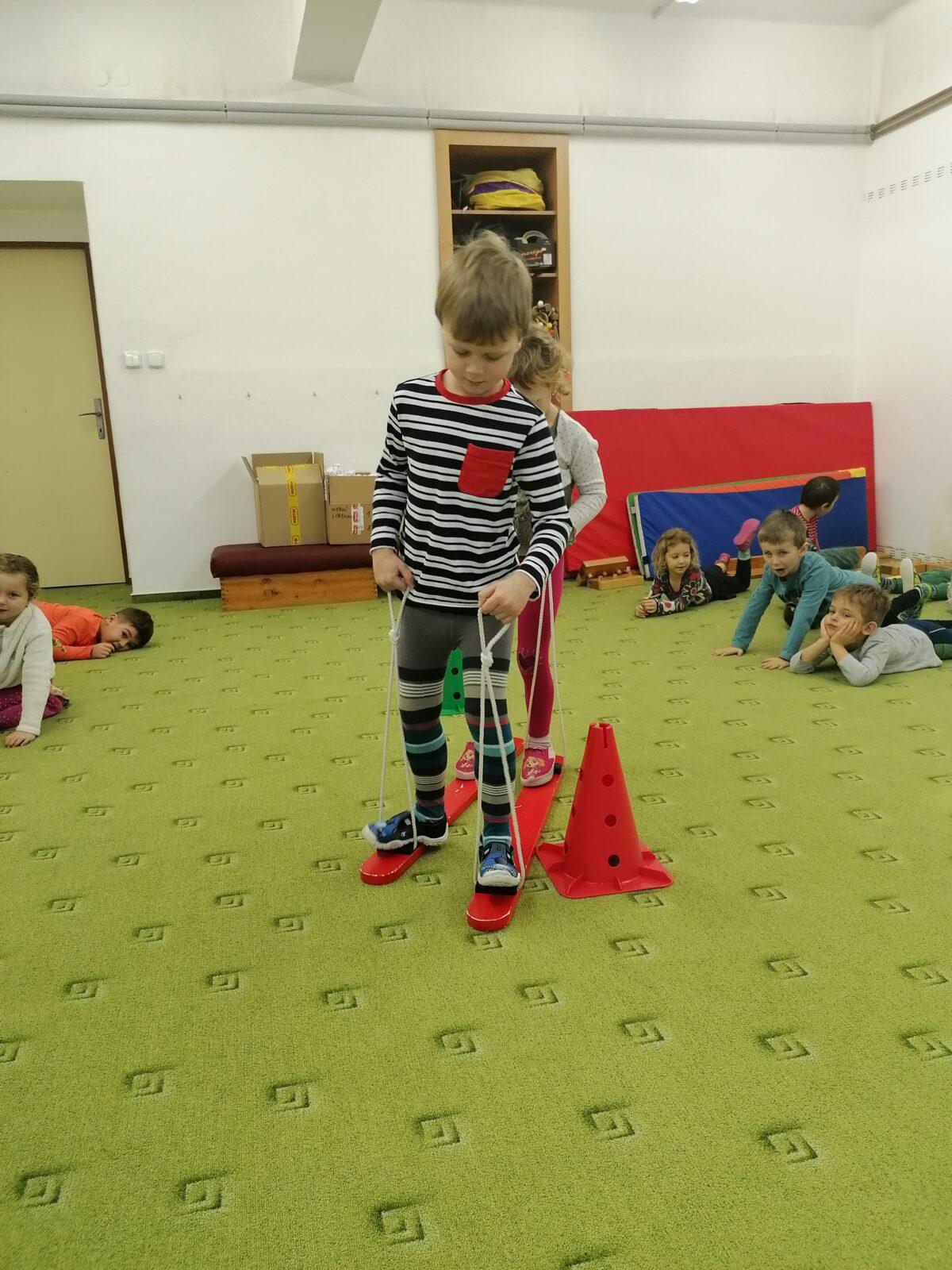 ZIMNÍ OLYMPIJSKÉ HRY V MŠ VI. (slalom na lyžích a "padák") - 31