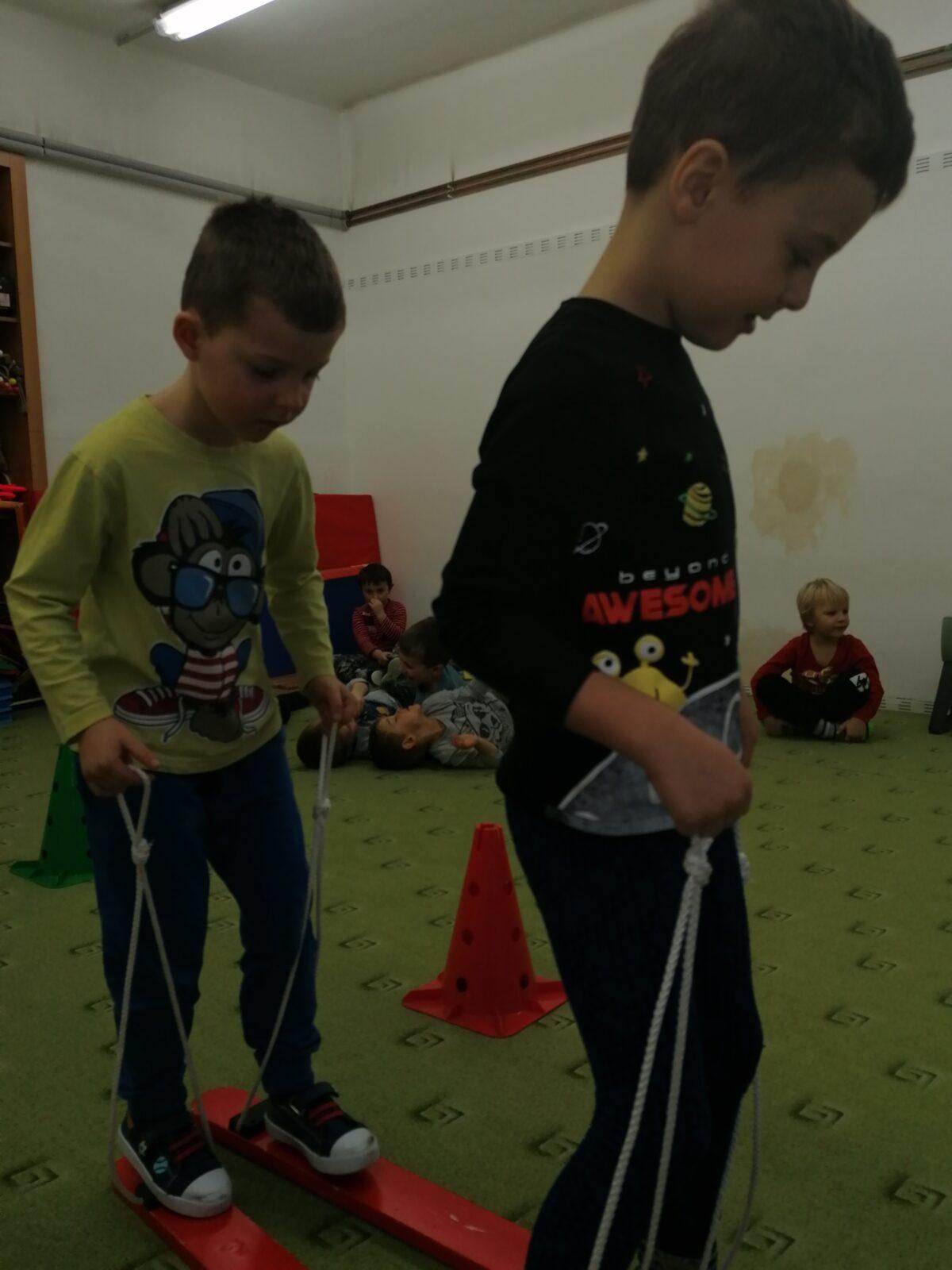 ZIMNÍ OLYMPIJSKÉ HRY V MŠ VI. (slalom na lyžích a "padák") - 35