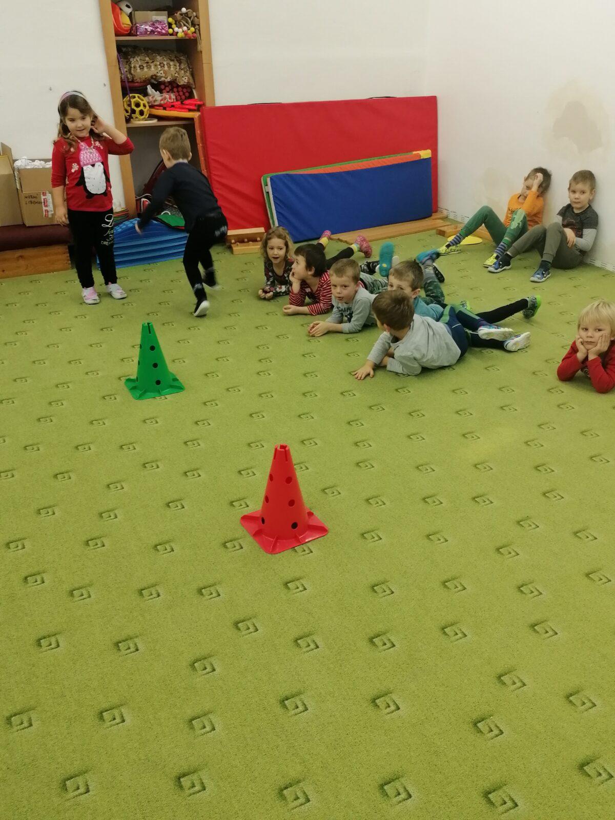 ZIMNÍ OLYMPIJSKÉ HRY V MŠ VI. (slalom na lyžích a "padák") - 37