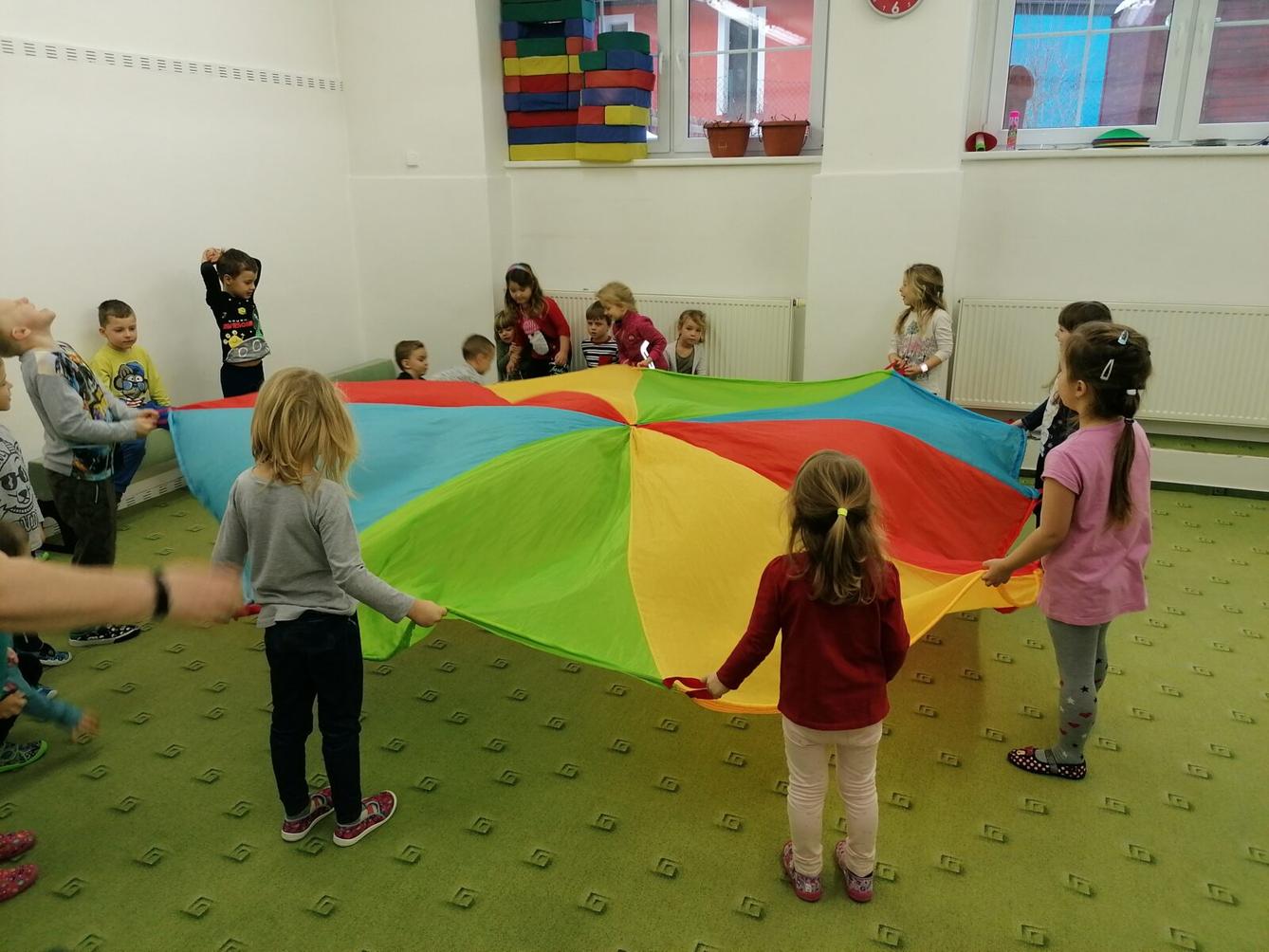 ZIMNÍ OLYMPIJSKÉ HRY V MŠ VI. (slalom na lyžích a "padák") - 39