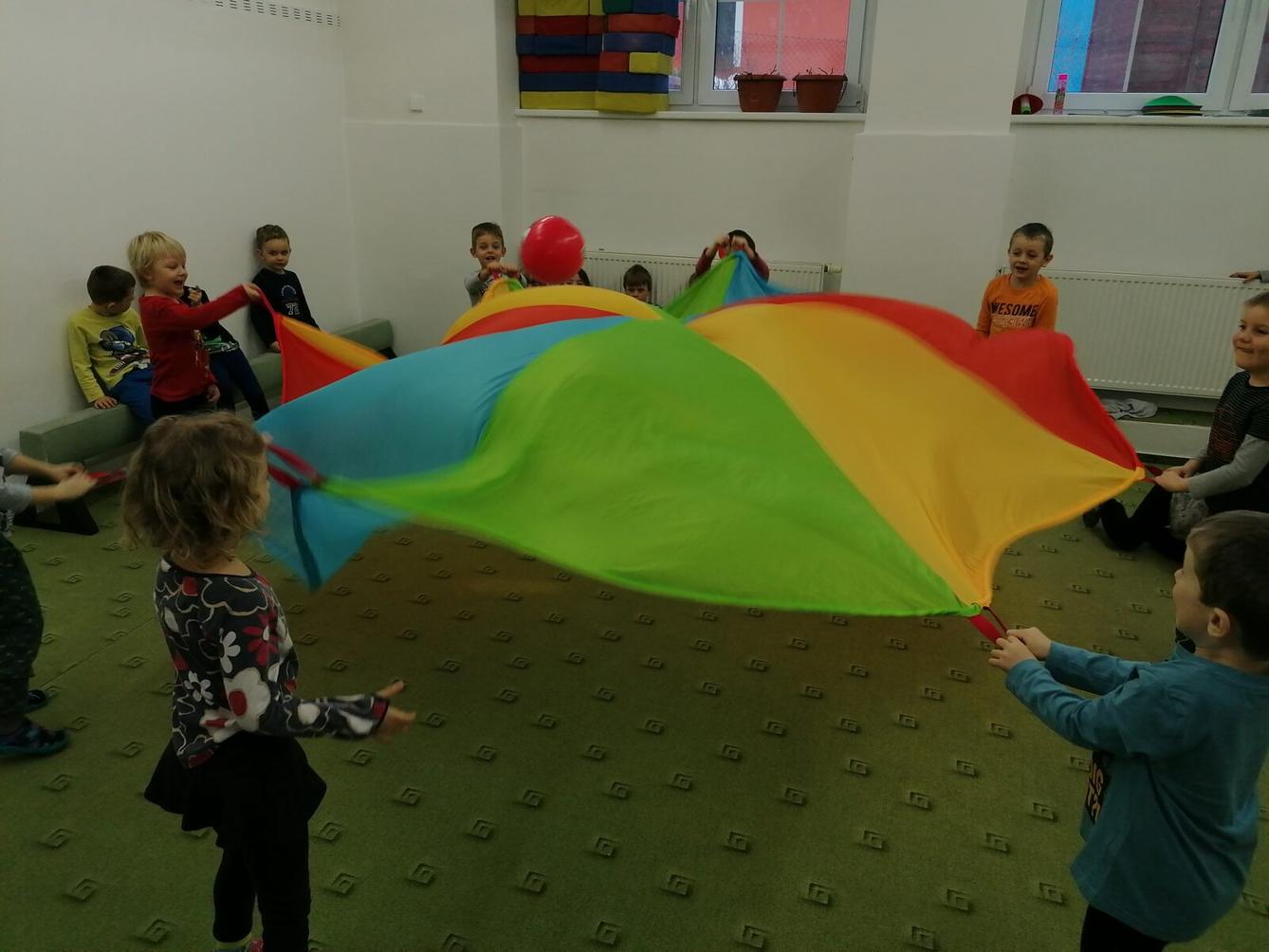 ZIMNÍ OLYMPIJSKÉ HRY V MŠ VI. (slalom na lyžích a "padák") - 40