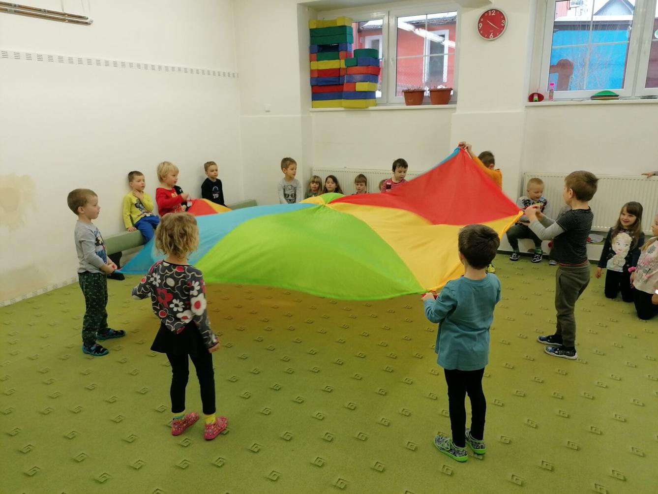 ZIMNÍ OLYMPIJSKÉ HRY V MŠ VI. (slalom na lyžích a "padák") - 41