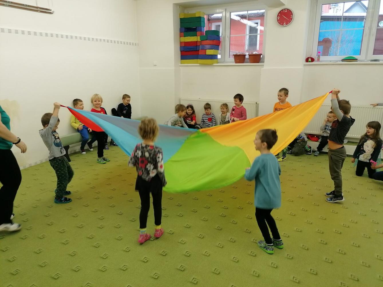 ZIMNÍ OLYMPIJSKÉ HRY V MŠ VI. (slalom na lyžích a "padák") - 42