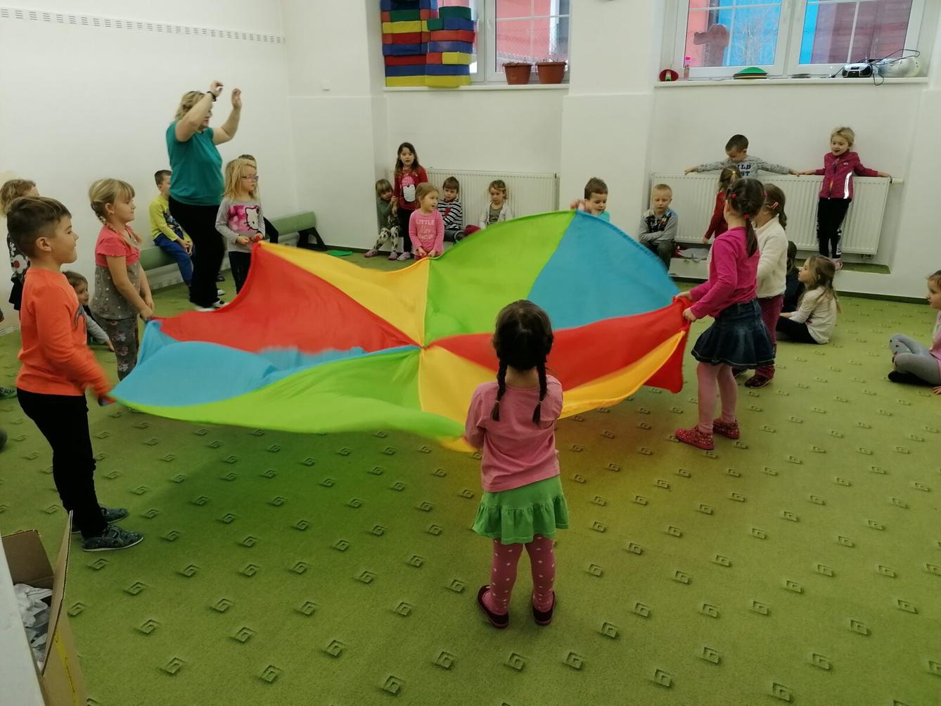 ZIMNÍ OLYMPIJSKÉ HRY V MŠ VI. (slalom na lyžích a "padák") - 43