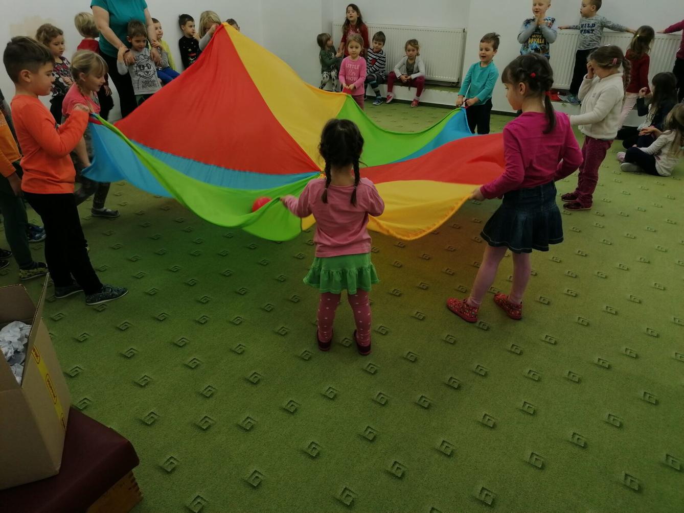ZIMNÍ OLYMPIJSKÉ HRY V MŠ VI. (slalom na lyžích a "padák") - 44