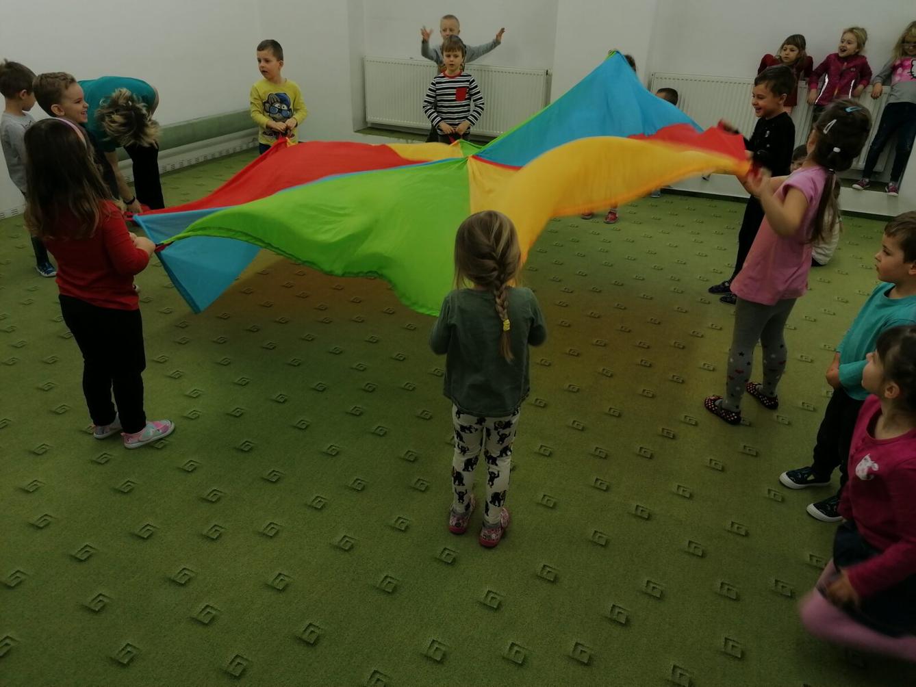 ZIMNÍ OLYMPIJSKÉ HRY V MŠ VI. (slalom na lyžích a "padák") - 45