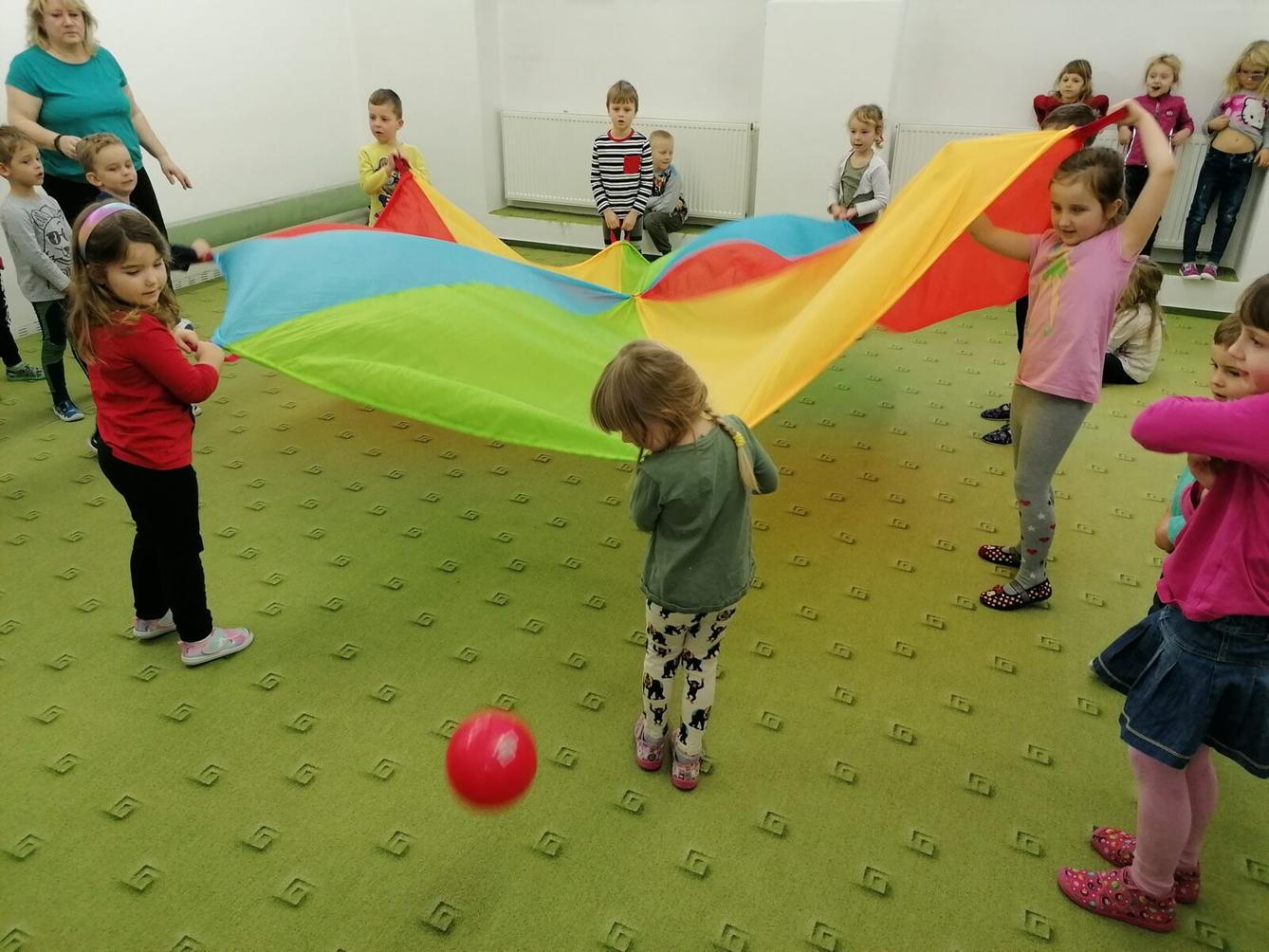 ZIMNÍ OLYMPIJSKÉ HRY V MŠ VI. (slalom na lyžích a "padák") - 46