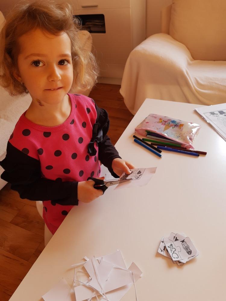 Distanční výuka v MŠ Kamarád (Ten dělá to a ten zas tohle:-)) - 41