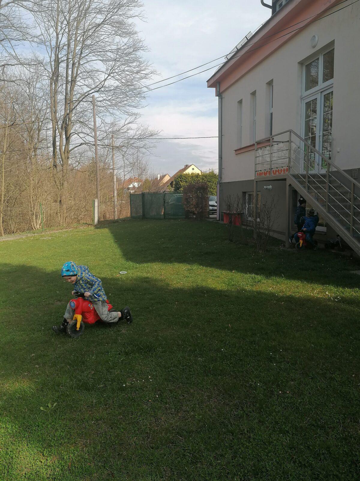 KONEČNĚ SI UŽÍVÁME ZAHRADY!!!!!!!! :-) - 4