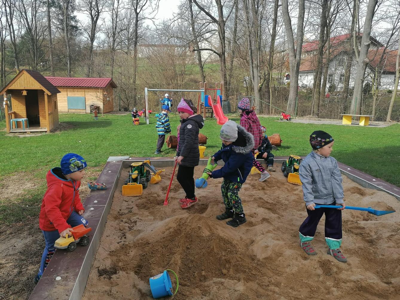 KONEČNĚ SI UŽÍVÁME ZAHRADY!!!!!!!! :-) - 6