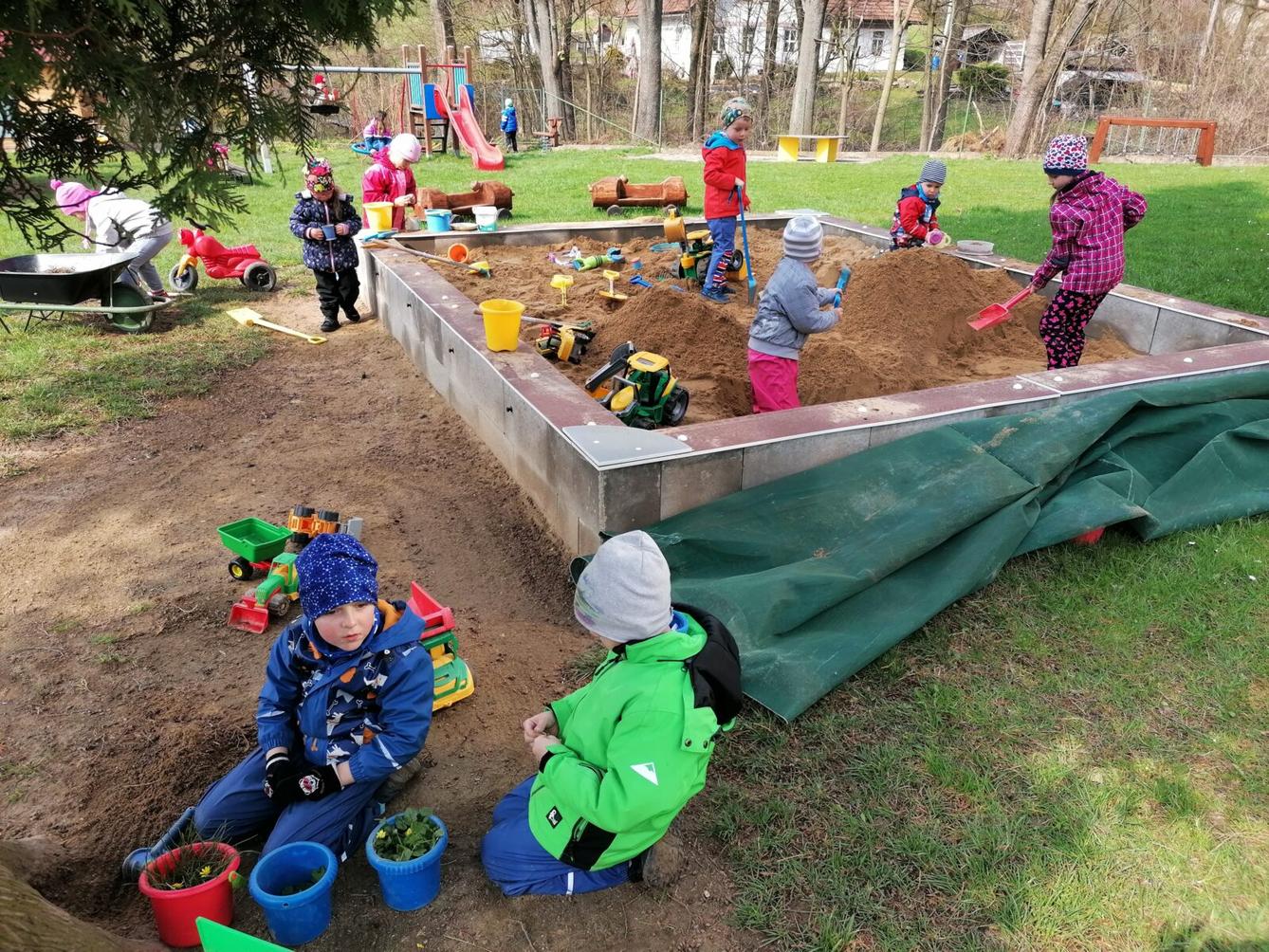 KONEČNĚ SI UŽÍVÁME ZAHRADY!!!!!!!! :-) - 13