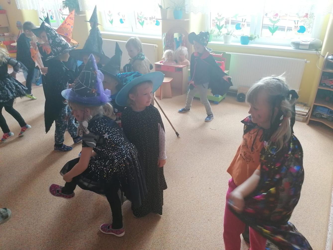 Čarodějnický rej v MŠ :-) - 57