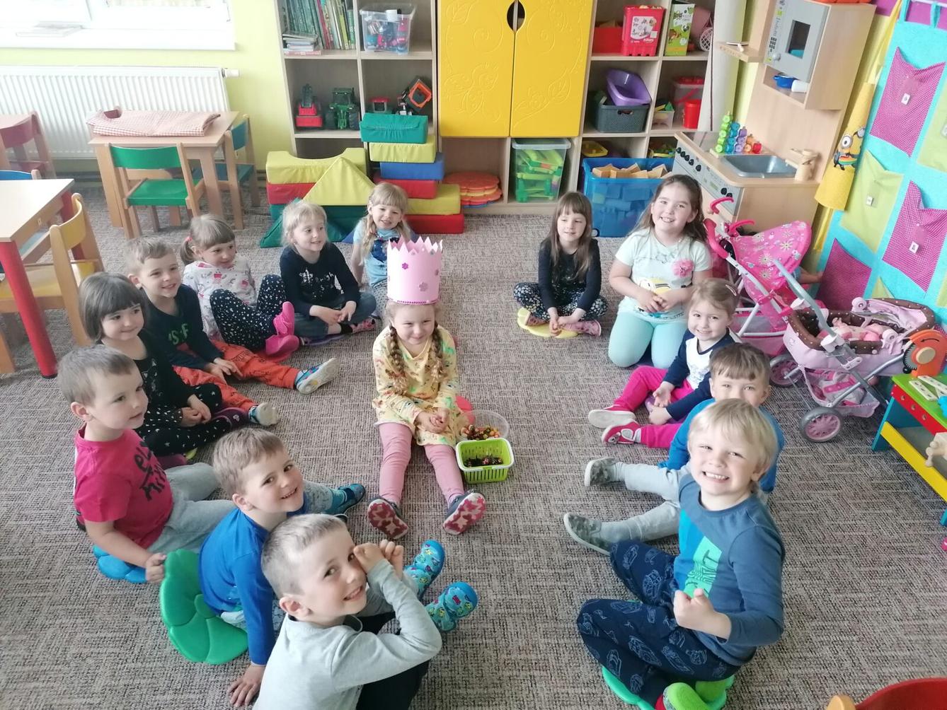 Broučci slaví: Ilonka měla narozeniny :-) - 2