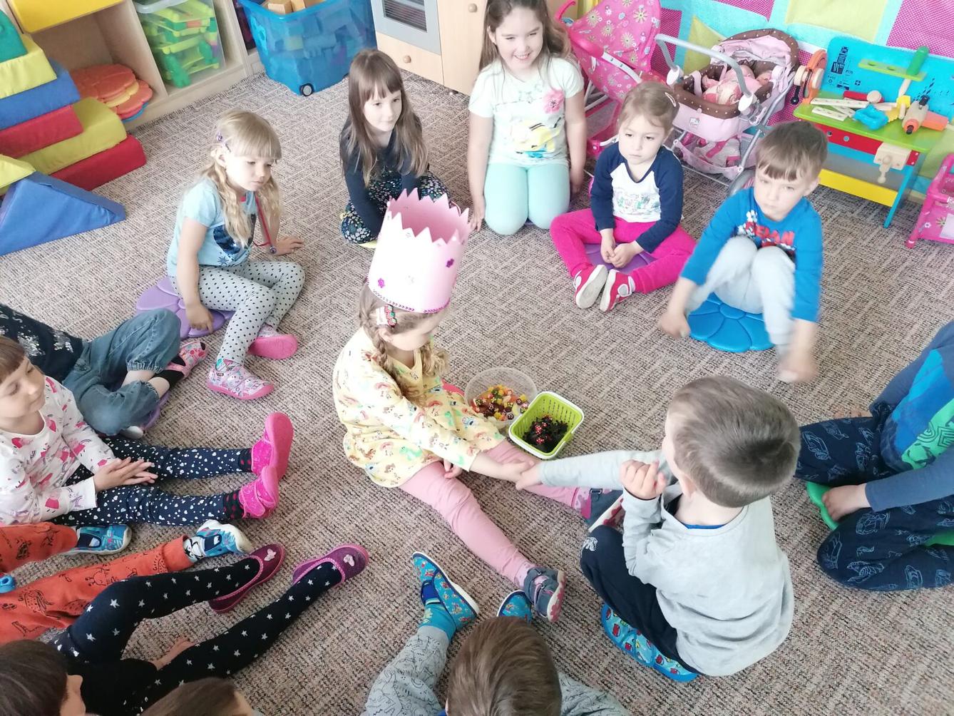 Broučci slaví: Ilonka měla narozeniny :-) - 3