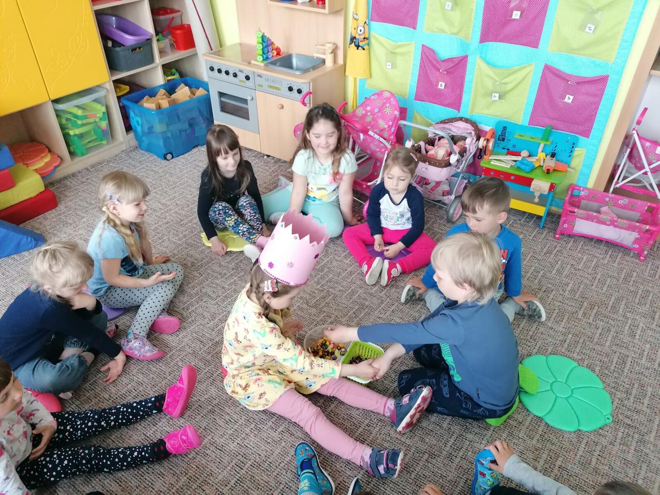 Broučci slaví: Ilonka měla narozeniny :-) - 4