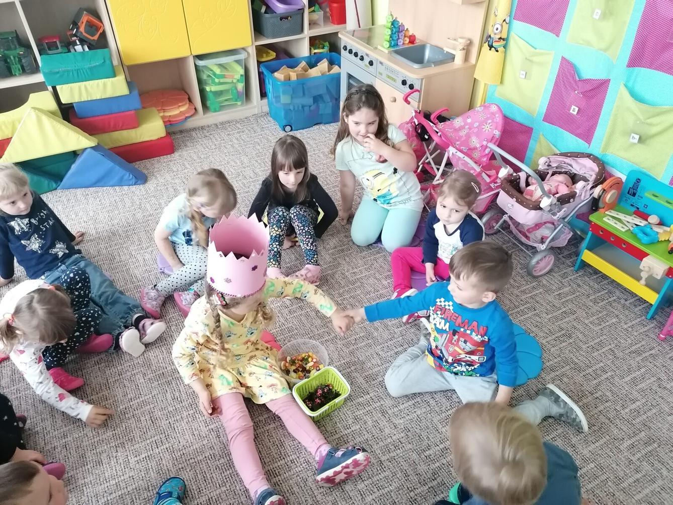 Broučci slaví: Ilonka měla narozeniny :-) - 5