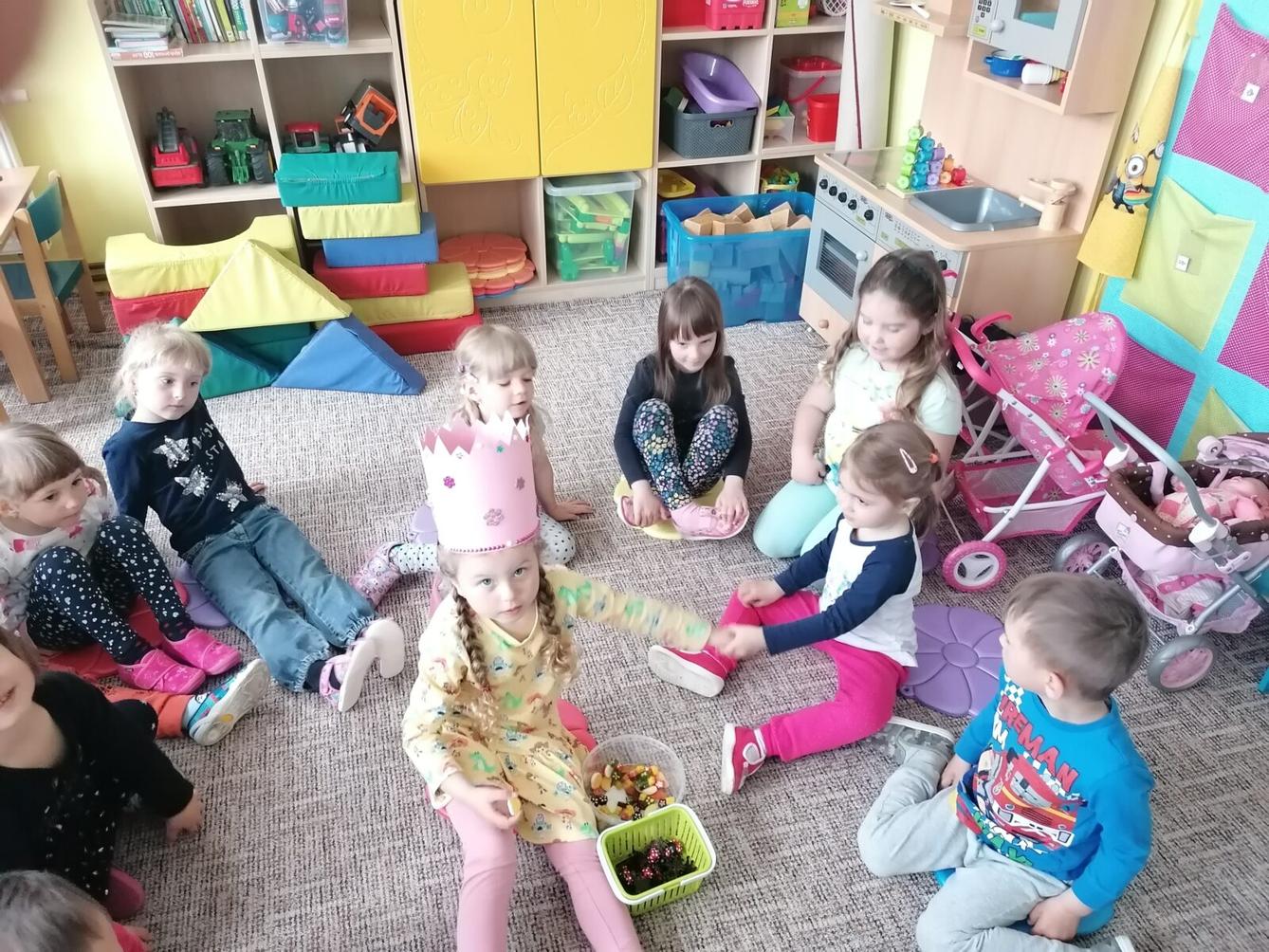 Broučci slaví: Ilonka měla narozeniny :-) - 6