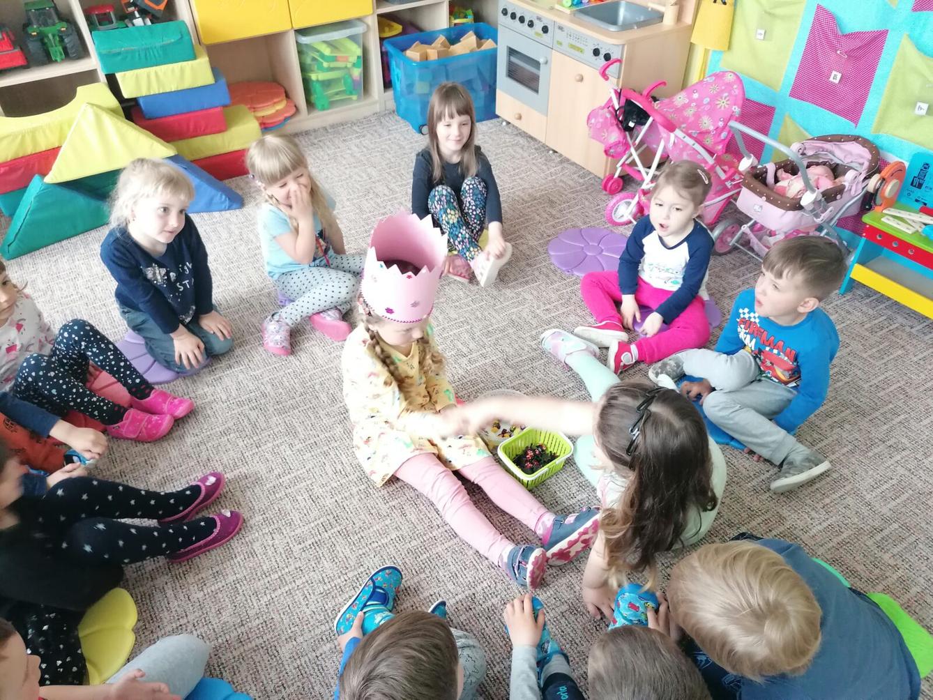 Broučci slaví: Ilonka měla narozeniny :-) - 7