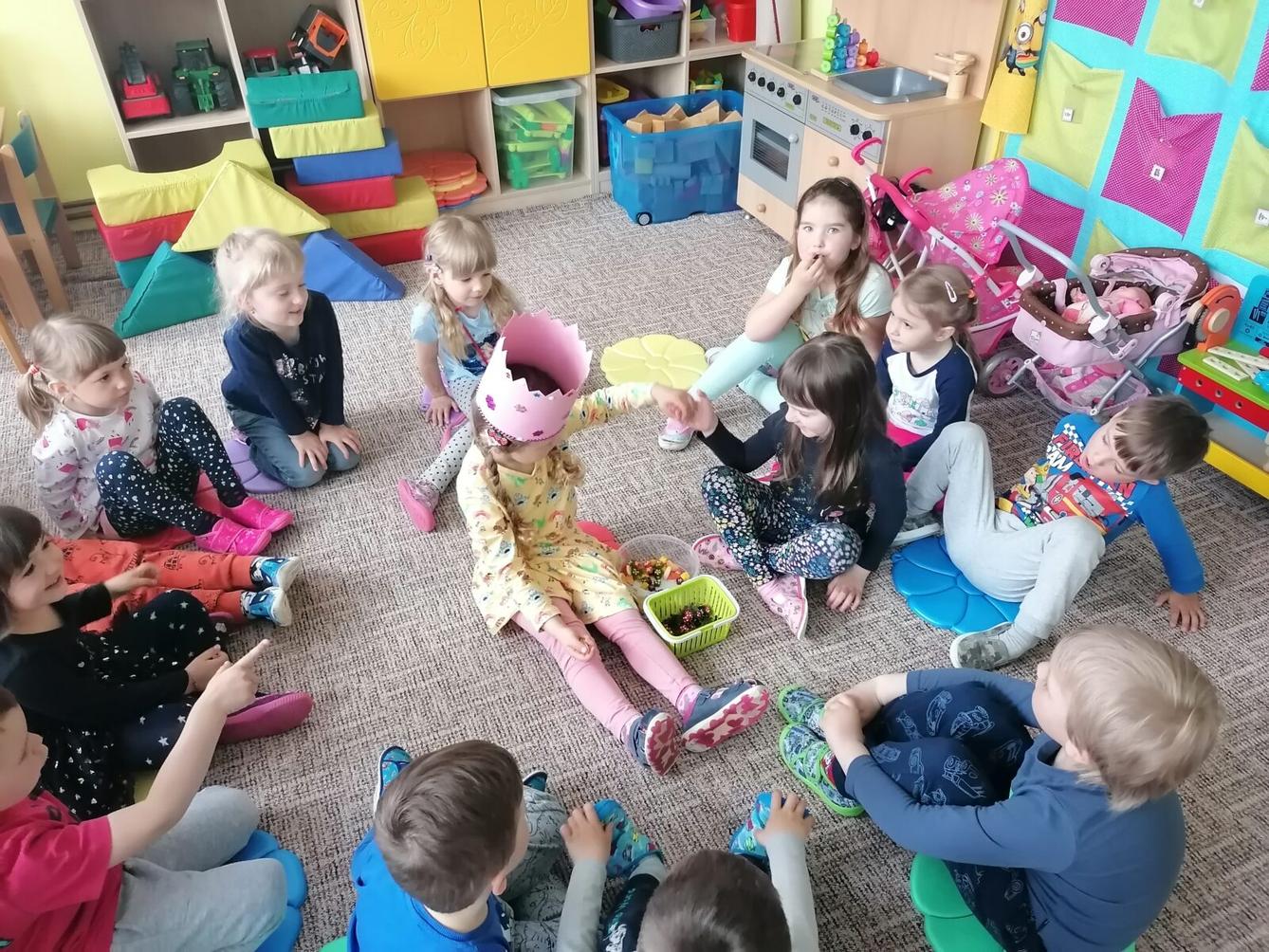 Broučci slaví: Ilonka měla narozeniny :-) - 8