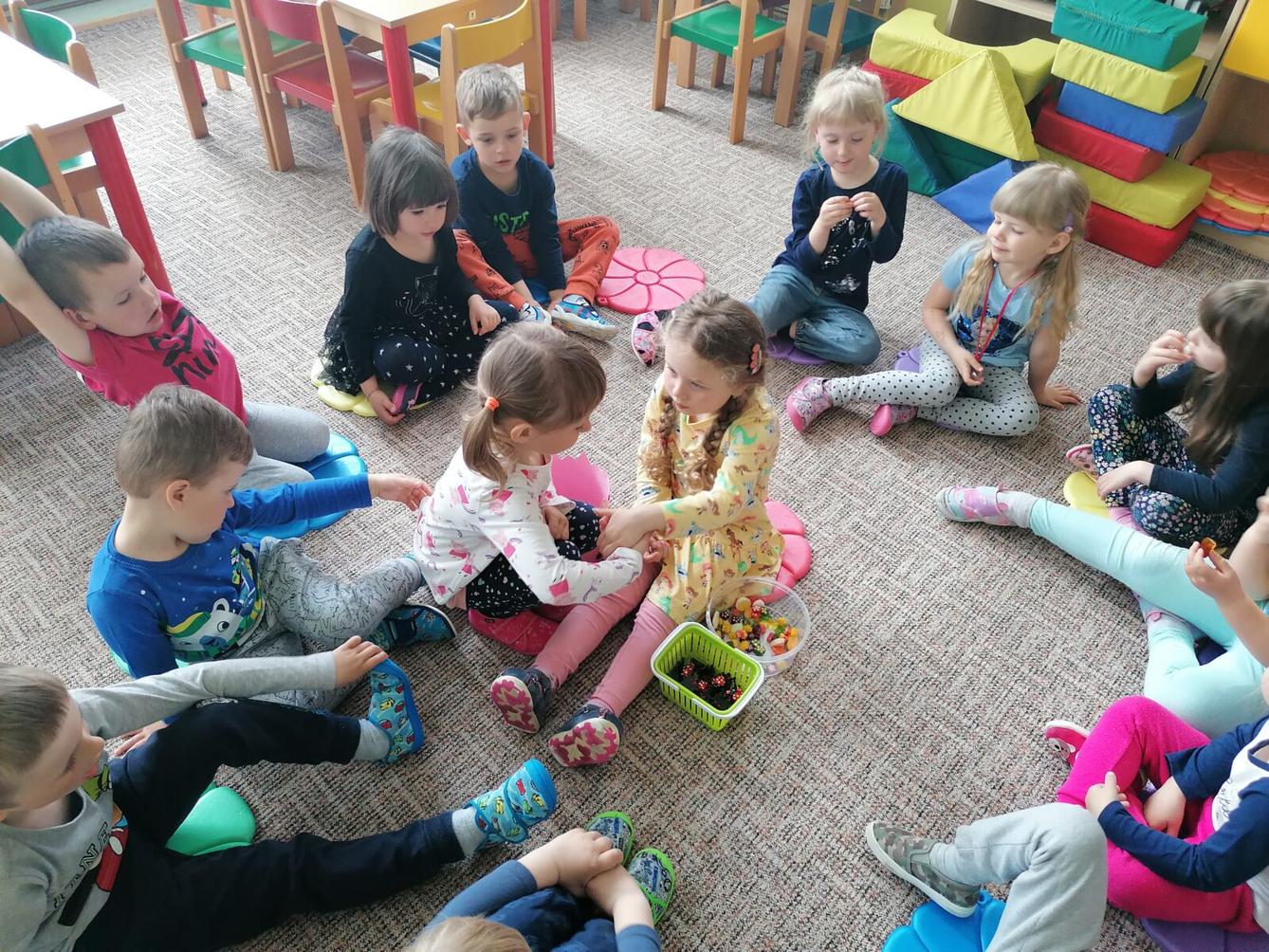 Broučci slaví: Ilonka měla narozeniny :-) - 11