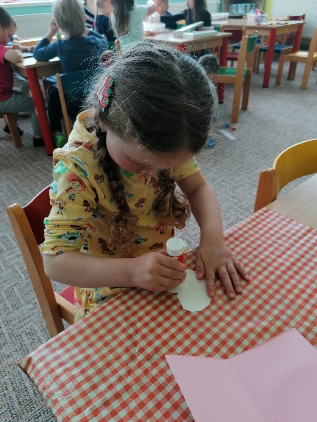 Vyrábíme přáníčko pro maminky:-) - 16