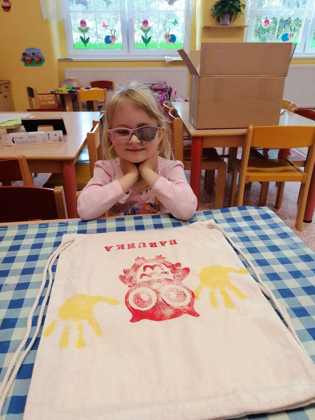 "příprava" batůžků ke dni dětí :-) - 9