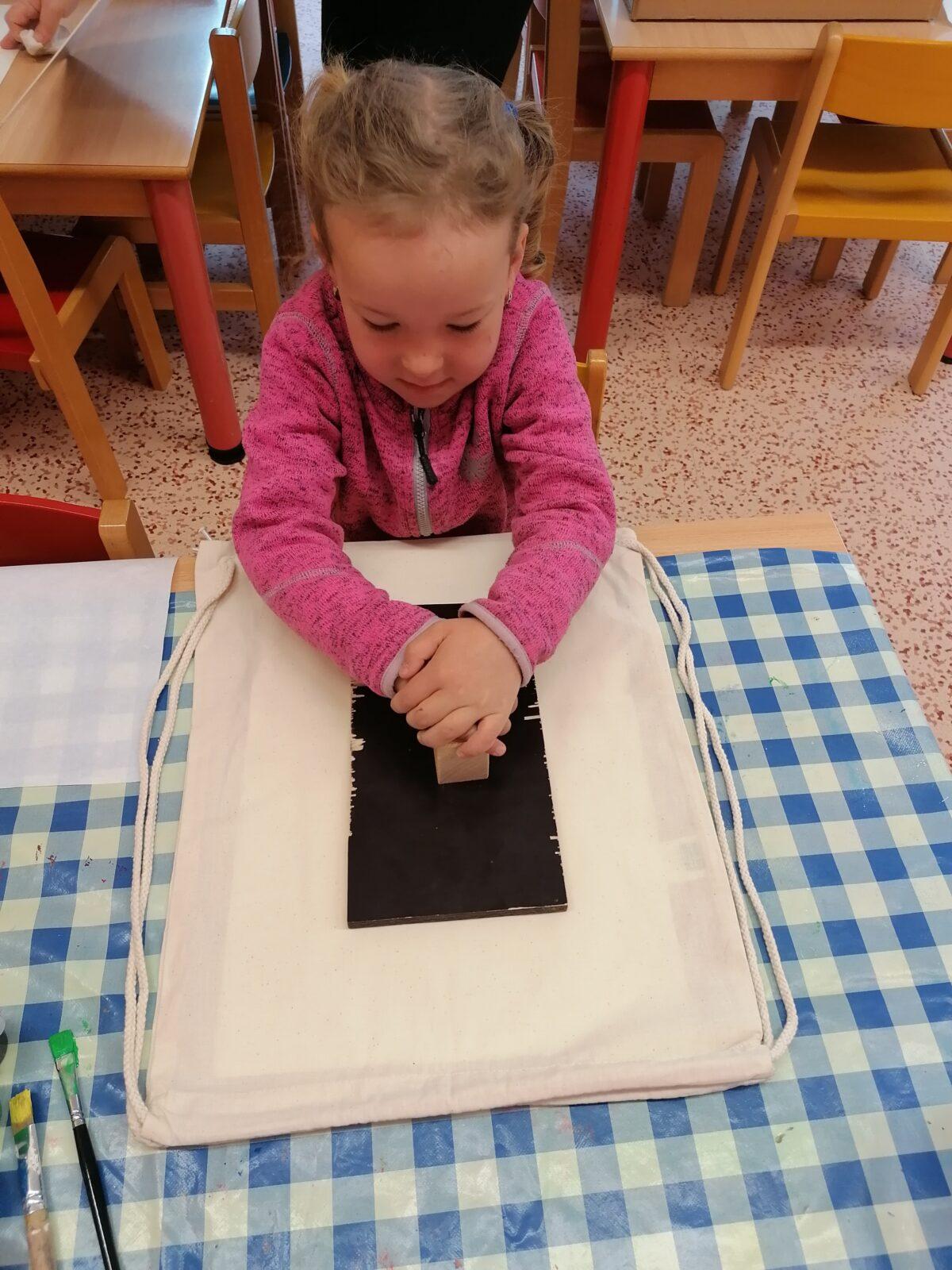 "příprava" batůžků ke dni dětí :-) - 15