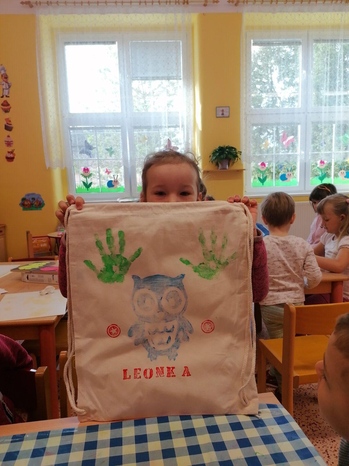 "příprava" batůžků ke dni dětí :-) - 17