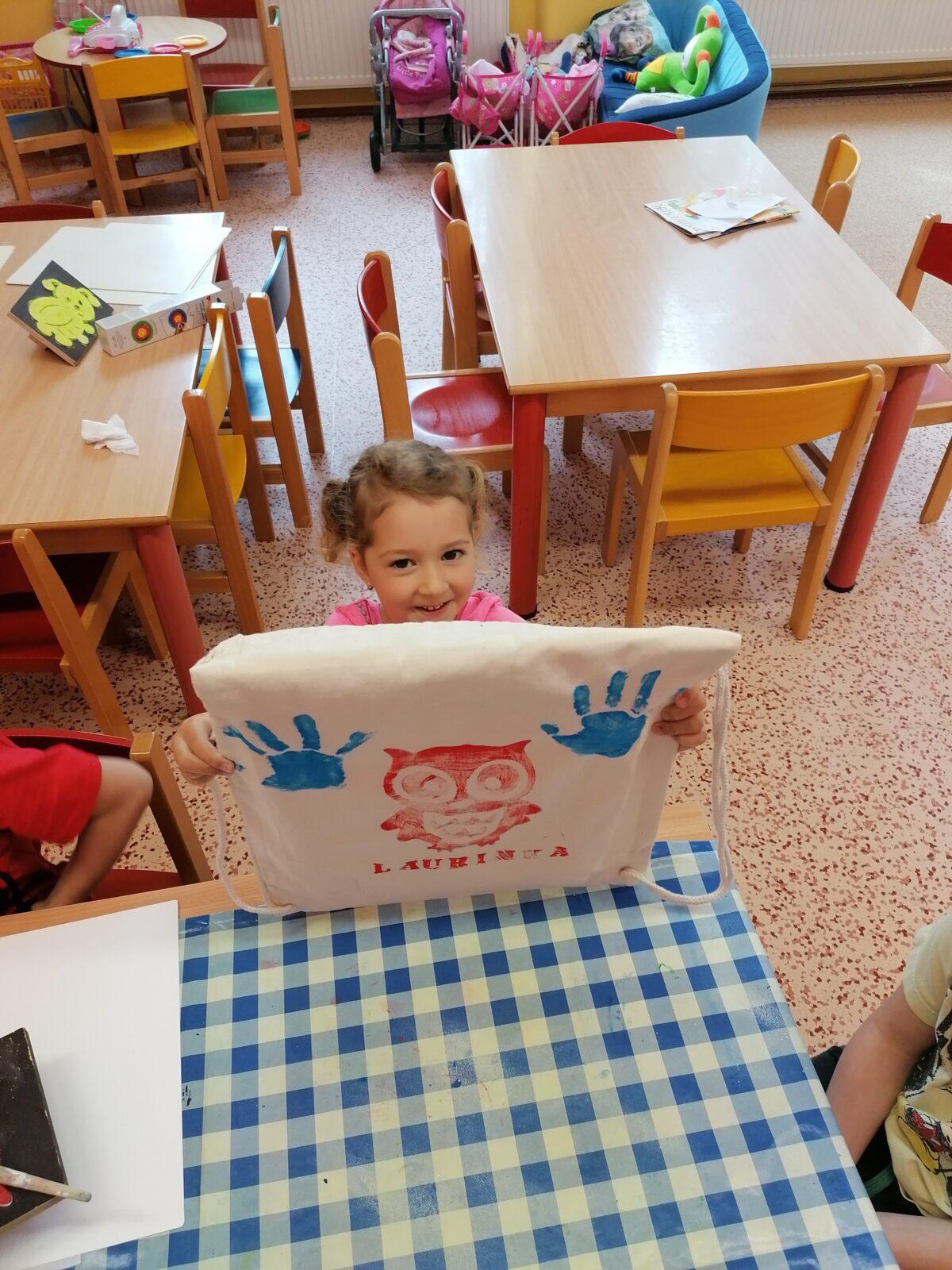 "příprava" batůžků ke dni dětí :-) - 24