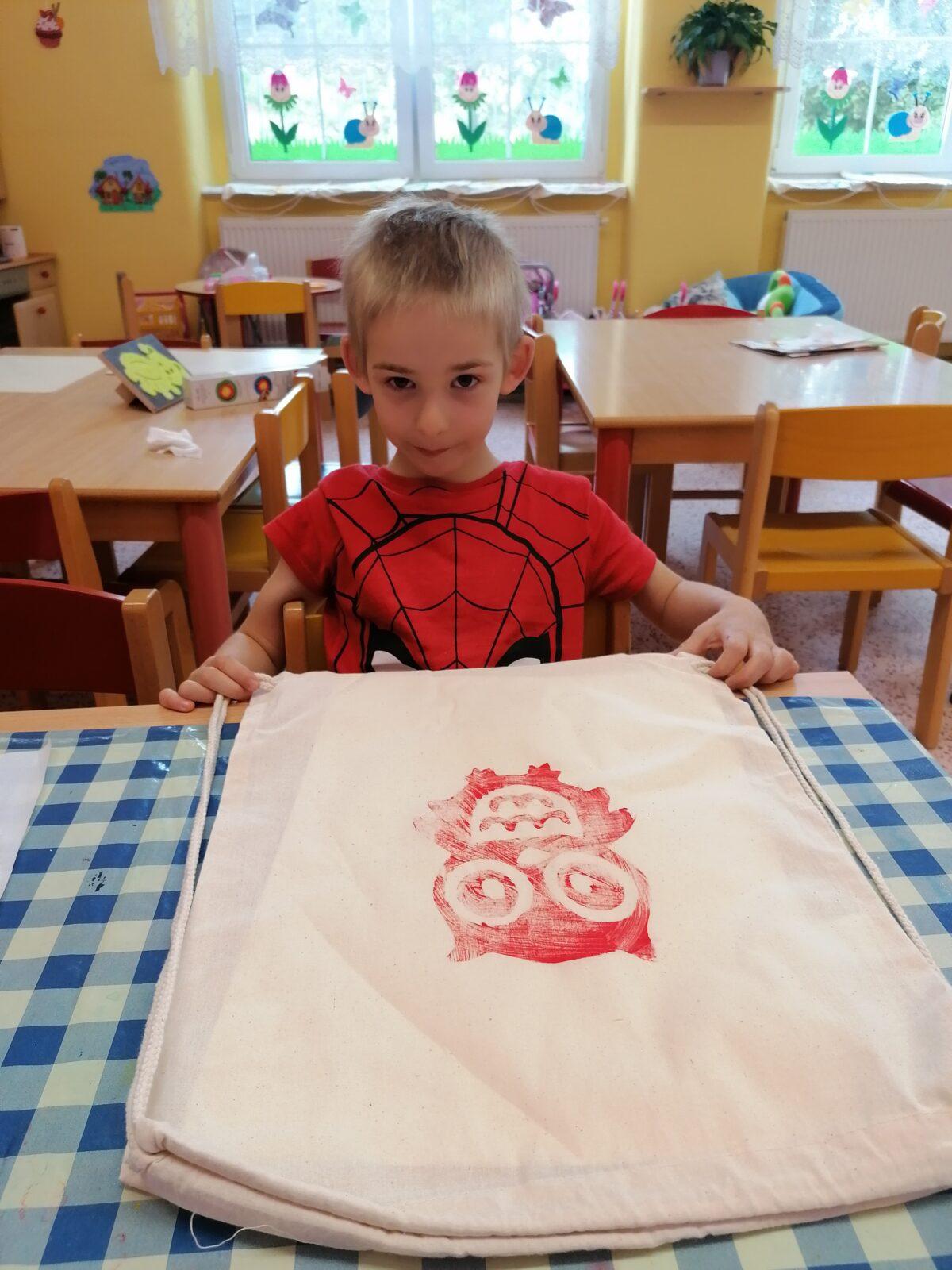 "příprava" batůžků ke dni dětí :-) - 25