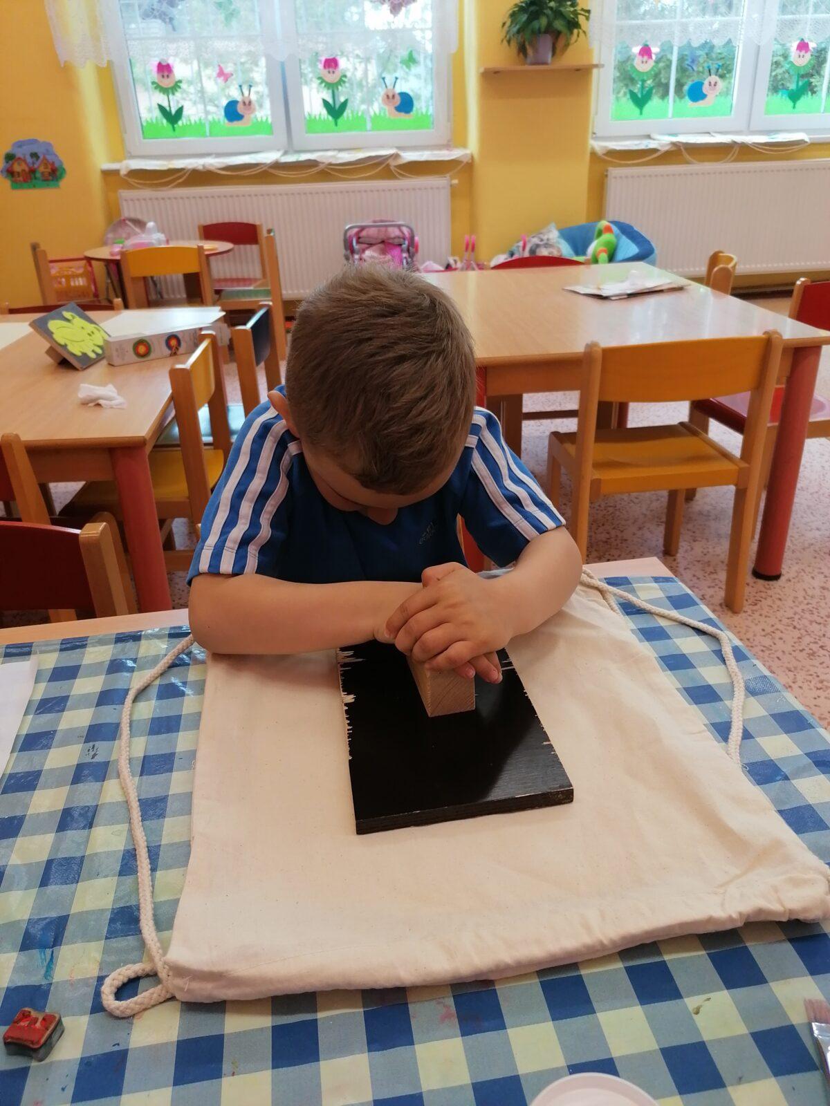 "příprava" batůžků ke dni dětí :-) - 27