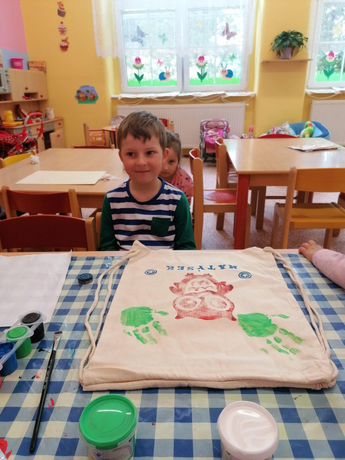 "příprava" batůžků ke dni dětí :-) - 32