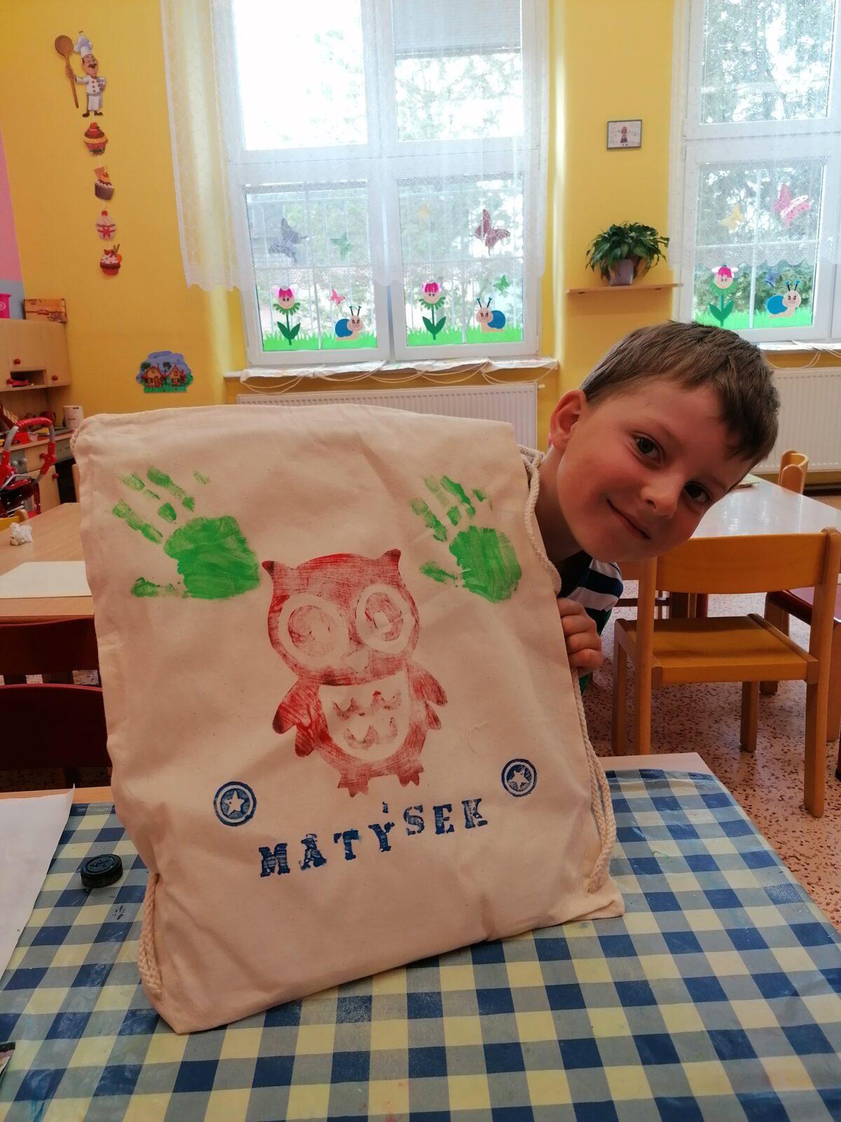 "příprava" batůžků ke dni dětí :-) - 33