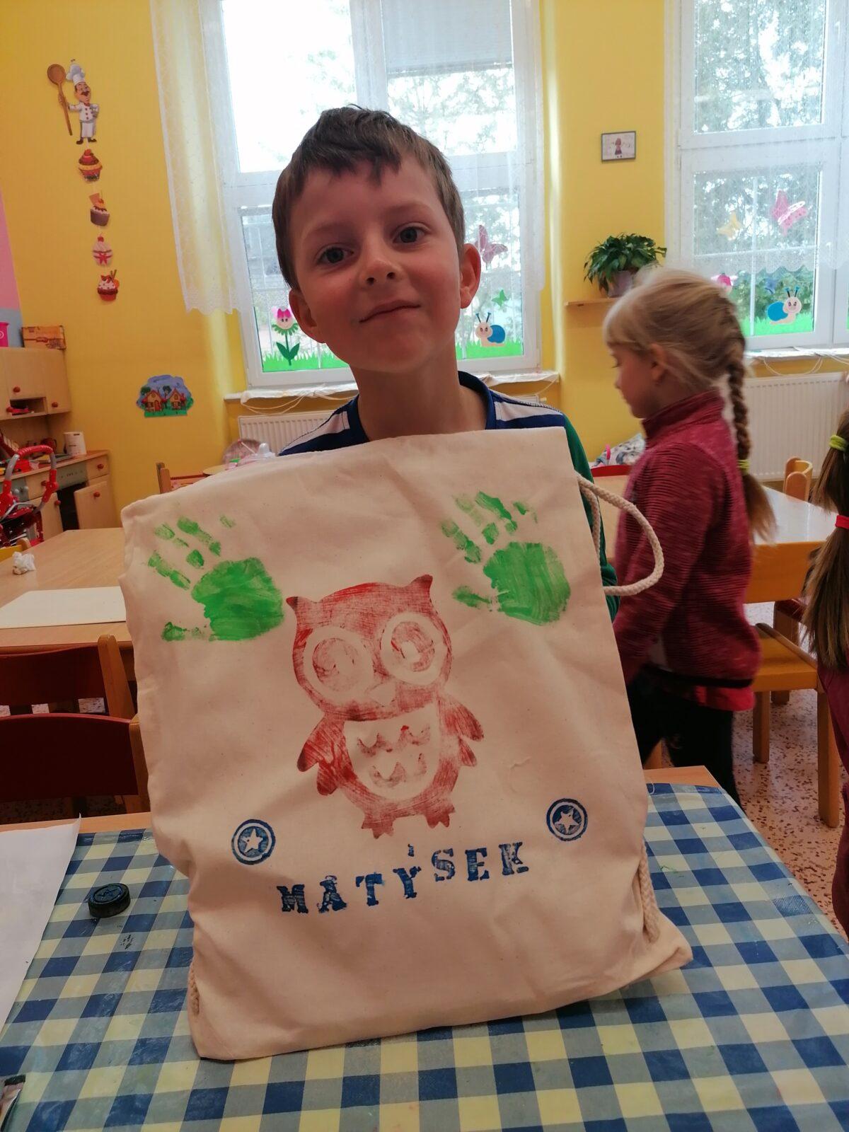 "příprava" batůžků ke dni dětí :-) - 34