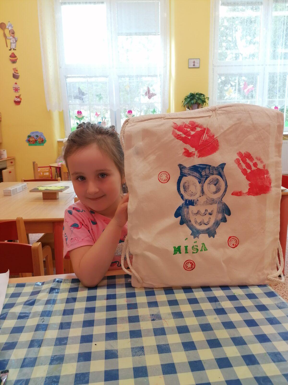 "příprava" batůžků ke dni dětí :-) - 37