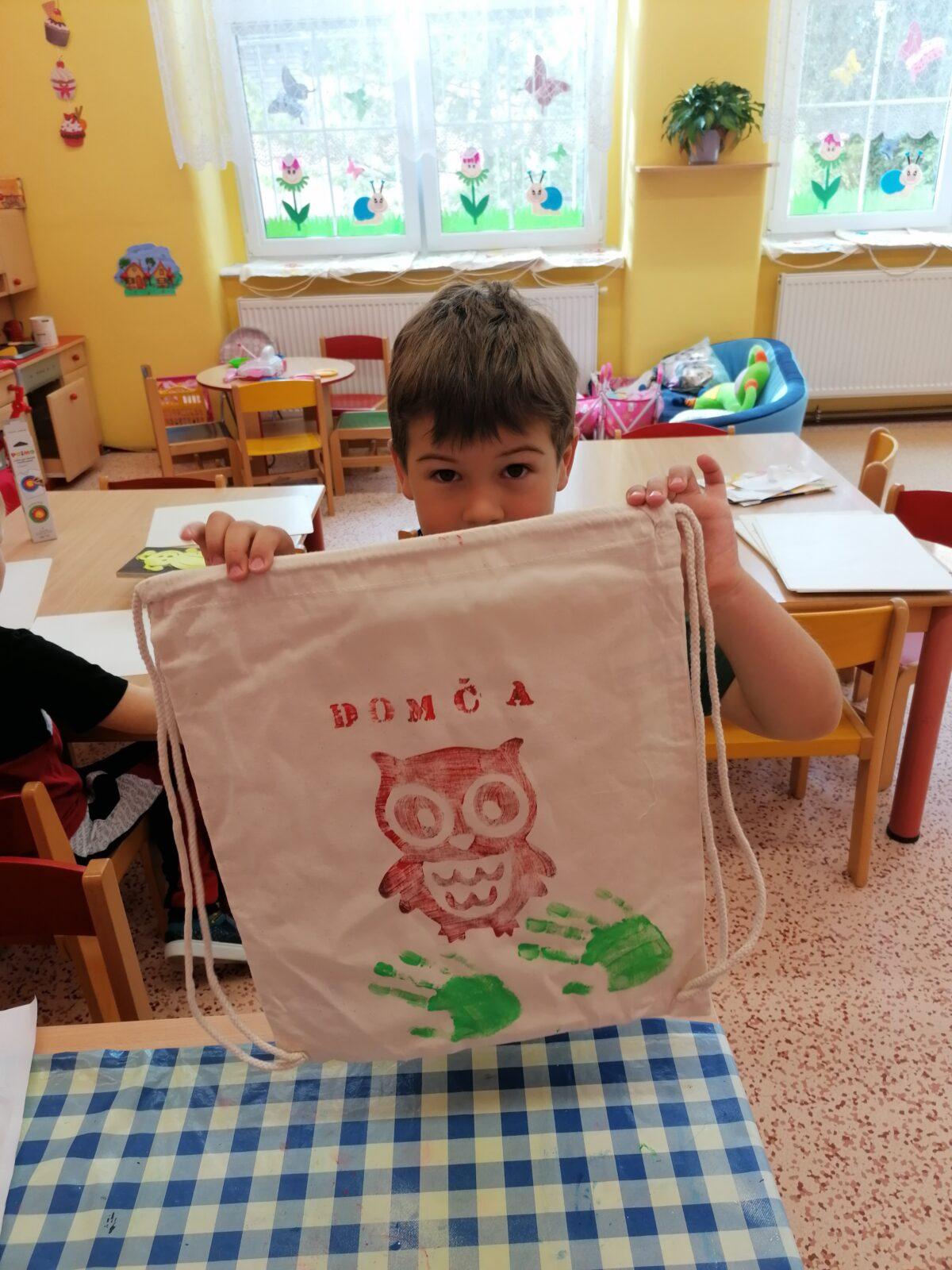 "příprava" batůžků ke dni dětí :-) - 40