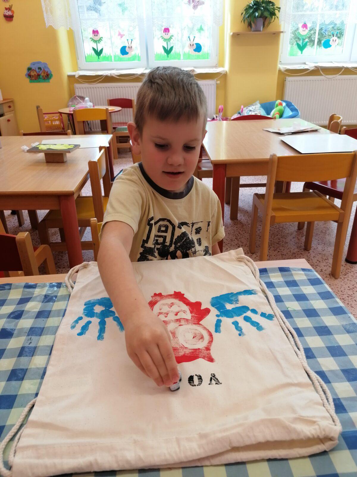 "příprava" batůžků ke dni dětí :-) - 42