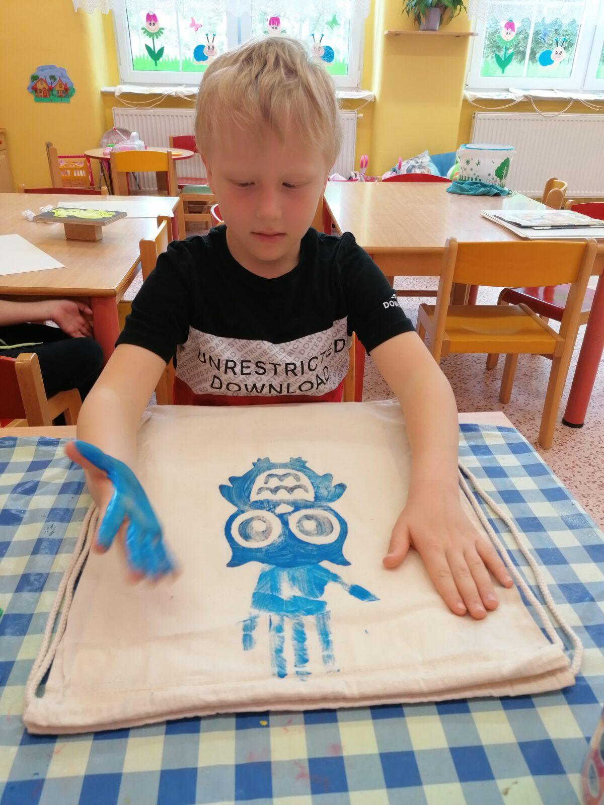 "příprava" batůžků ke dni dětí :-) - 45