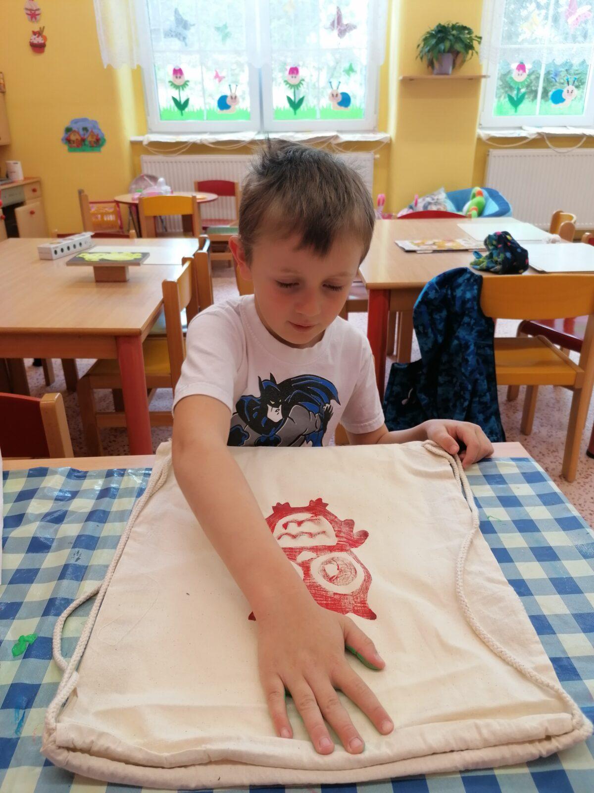 "příprava" batůžků ke dni dětí :-) - 48