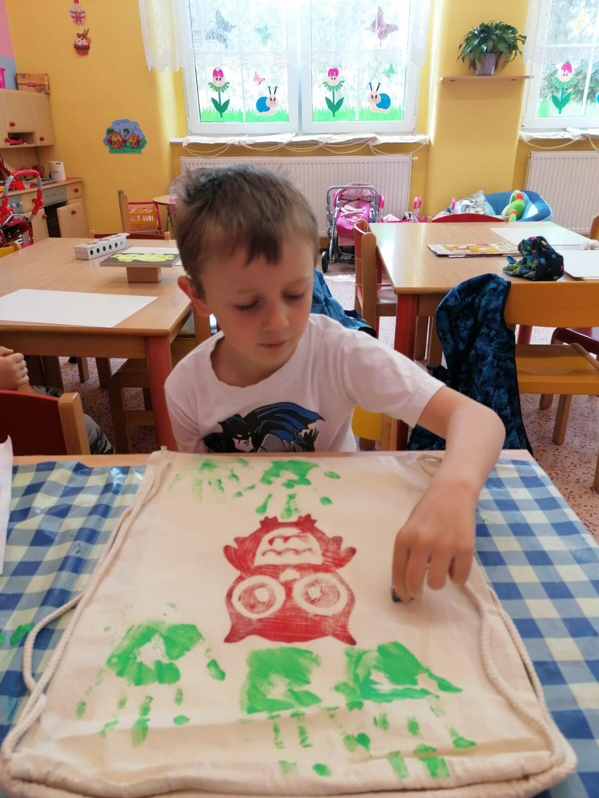 "příprava" batůžků ke dni dětí :-) - 49