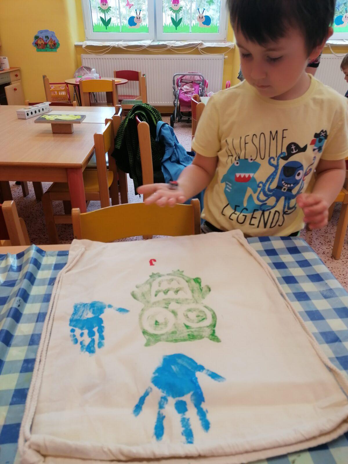 "příprava" batůžků ke dni dětí :-) - 57