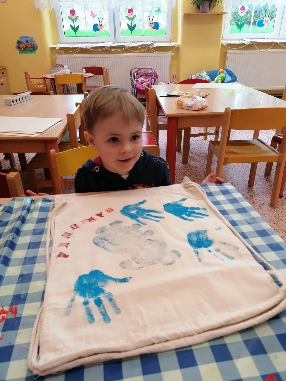 "příprava" batůžků ke dni dětí :-) - 63